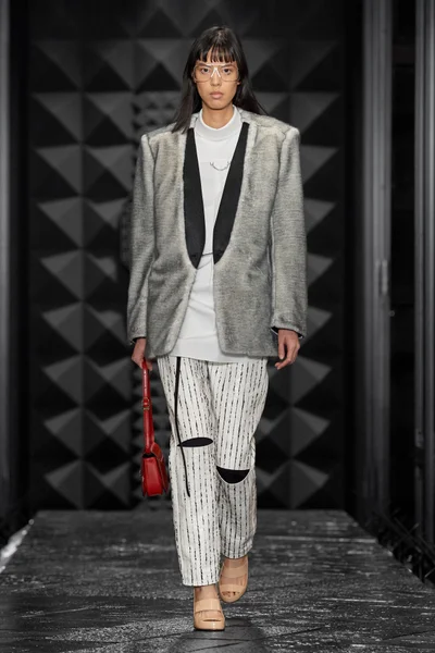 Look 13